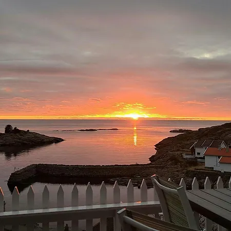 Med Utsikt Over Sogndalstrand Feriehus