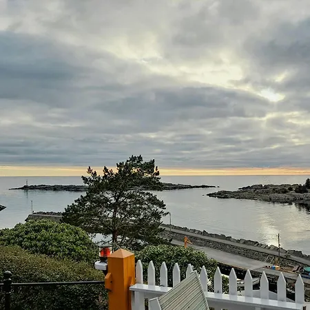 Med Utsikt Over Sogndalstrand Feriehus