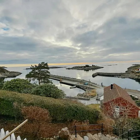 Med Utsikt Over Sogndalstrand Feriehus