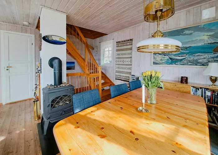 Med Utsikt Over Sogndalstrand Feriehus