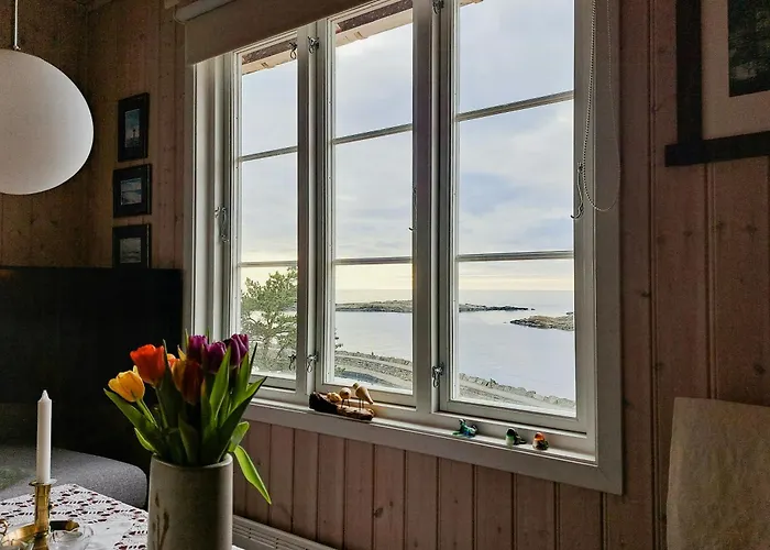 Med Utsikt Over Sogndalstrand *