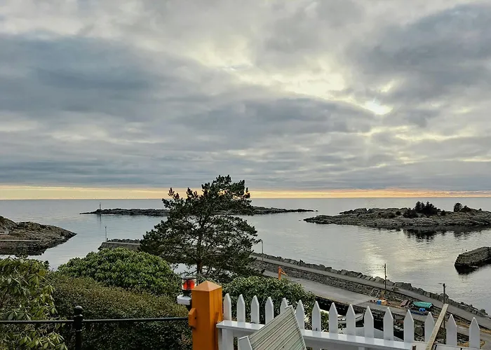 Med Utsikt Over Sogndalstrand Feriehus