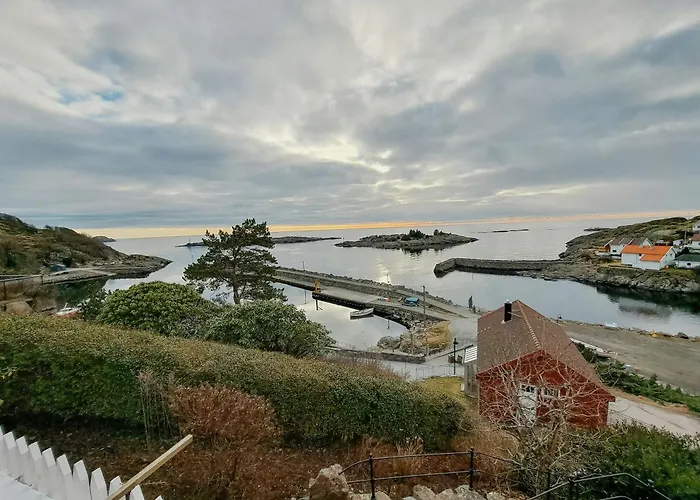 Med Utsikt Over Sogndalstrand Feriehus