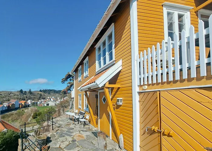 Med Utsikt Over Sogndalstrand Feriehus Sogndalsstrand