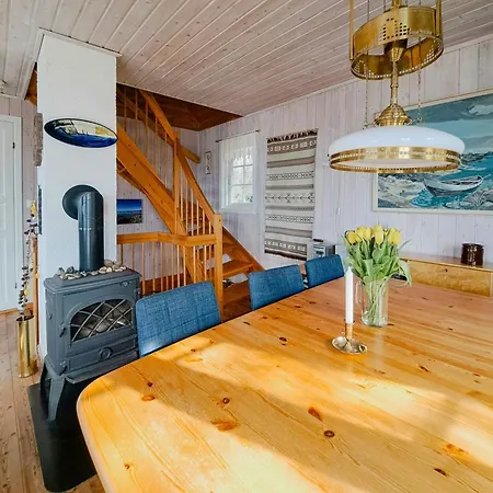 With Views Over Sogndalstrand Дом отдыха