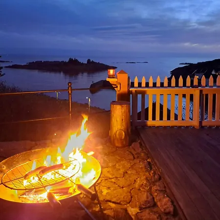 With Views Over Sogndalstrand Дом отдыха