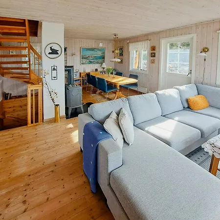 With Views Over Sogndalstrand Дом отдыха Sogndalsstrand